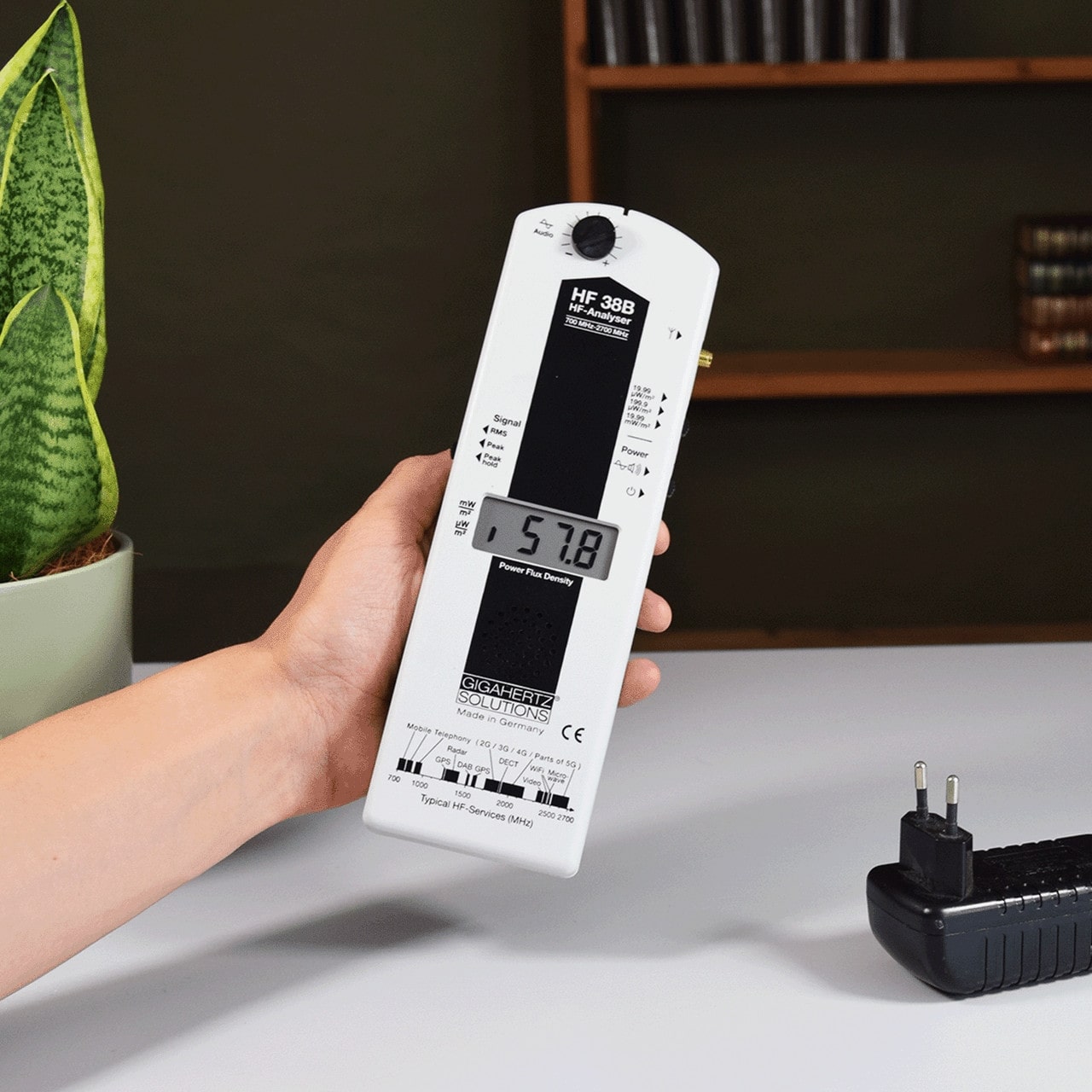 Gigahertz Solutions - HF38B RF Meter 5-min